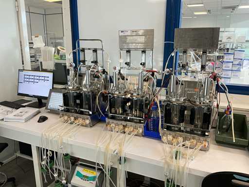 INFORS HT MULTIFORS 2 Parallel Benchtop Bioreactor
