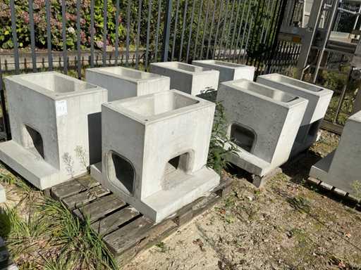 Concrete foundation (8x)