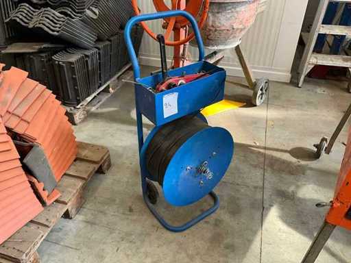 Manual strapping device