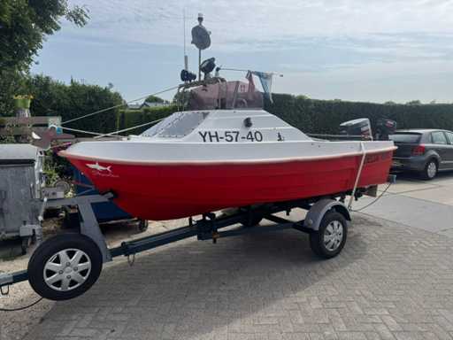 Delta 490 Polyester consoleboot met buitenboordmotor