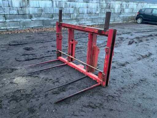 Für einen Ballenspieß geeignete Terex-Befestigung