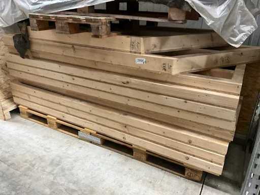 8 pezzi di parete in legno da 100mm realizzati in KVH con OSB3 da 18mm steccato su un lato, largo 2,67 m ciascuno, circa 1,00 m