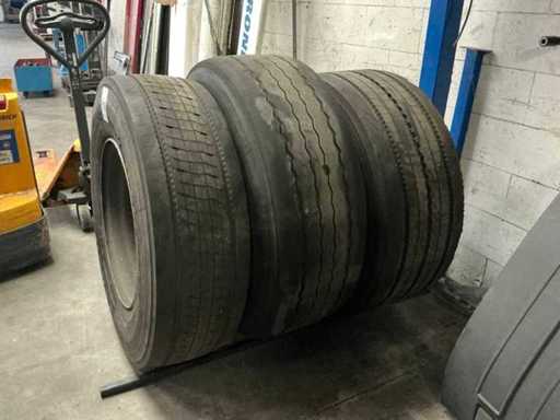 Anvelopă de camion (3x)