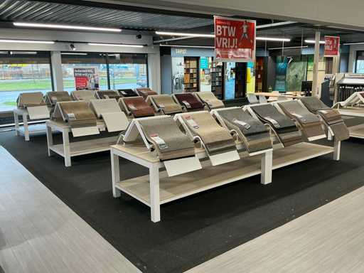 Presentatie tafel met tapijtsamples (8x)