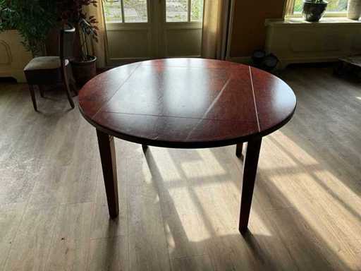 Round restaurant tables (2x)