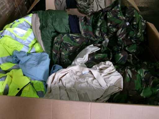 kg Mélange de vêtements et d’équipement, défectueux (GH) (130kg)