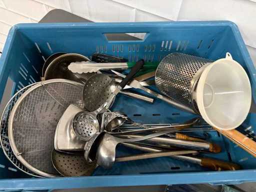 Partia z zaopatrzeniem cateringowym