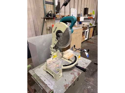 Scie à coupe transversale MAKITA