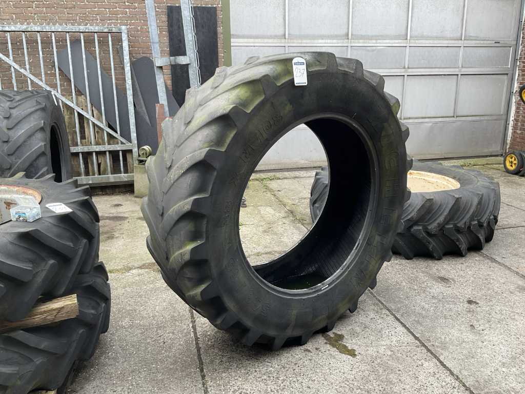 Michelin XM108 Tire