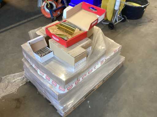 Paletă din diverse tipuri de cuie/capse Senco