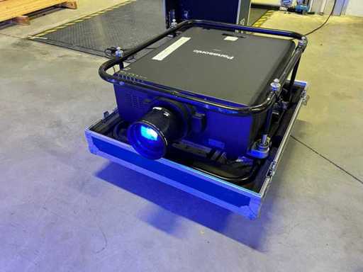 Panasonic PT-DZ21K, 3-Chip DLP Projektor / Videobeamer