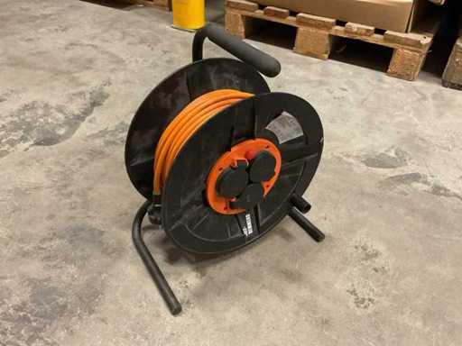 Tambur de cablu 25m 3G1.5 230V