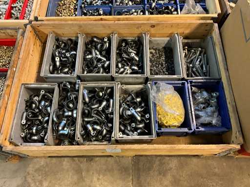 Charge von Schlauchklemmen und Montagematerial