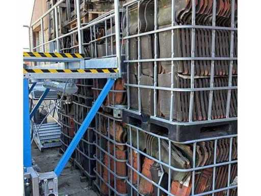 Pallet of various roof tiles (11x)