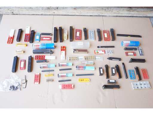   O mul?ime de scule de strunjire ?i pl?cu?e amovibile