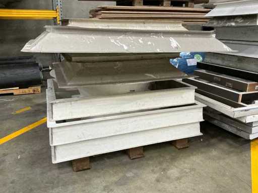 Diverse opzetstukken, kaders en koepelverhogingen (22x)