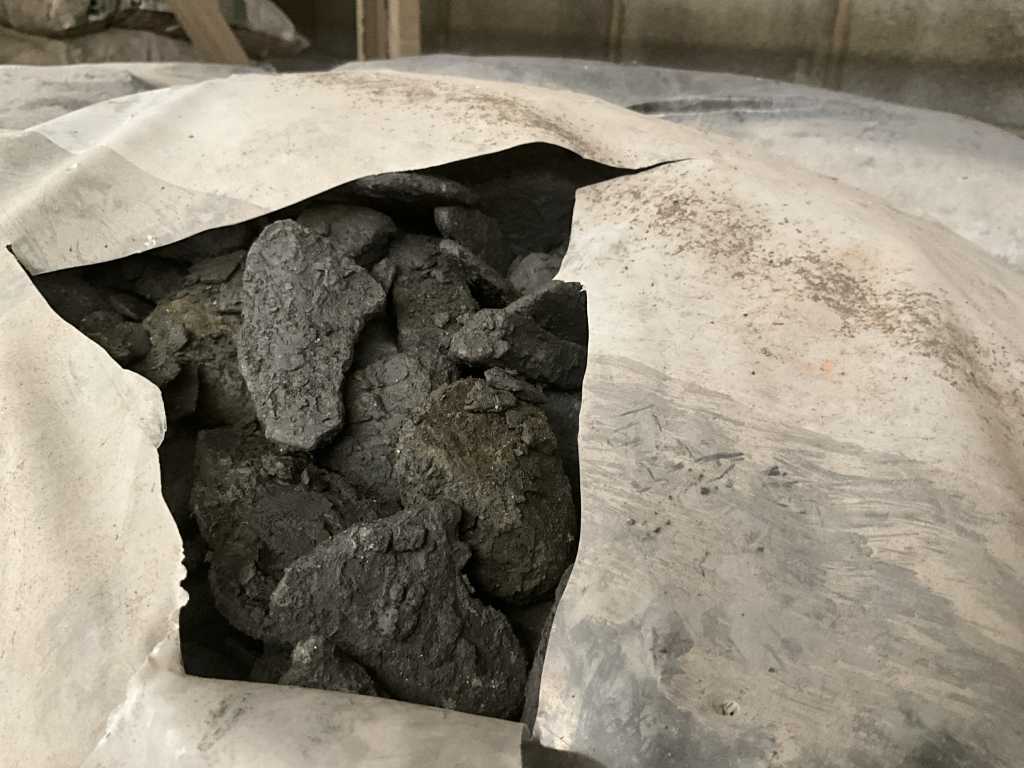 33 bags of ornamental pebbles CANADIAN SLATE BLACK ARDOISE NOIR(25kg)