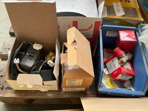 Lotto di materiali di installazione e componenti di controllo
