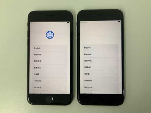 Apple - iPhone 8 64 GB gwiezdna szaro?? + iPhone SE (2020) 2. generacji 128 GB (2x)