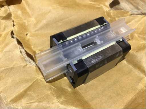 Carrozza a guida a sfera per guide lineari