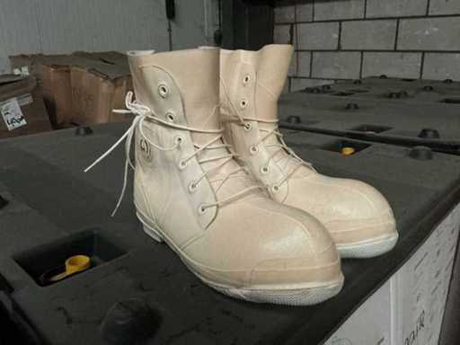 C.W Boots (42x)