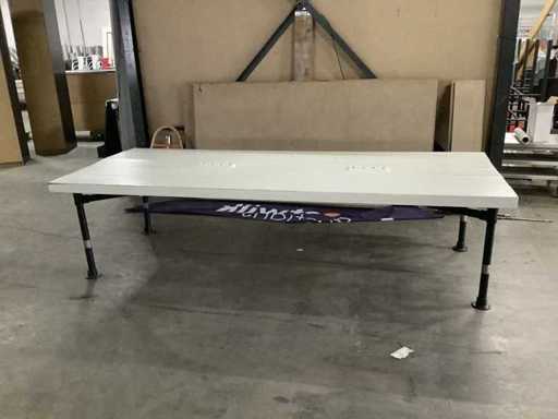 Table de réunion en bois