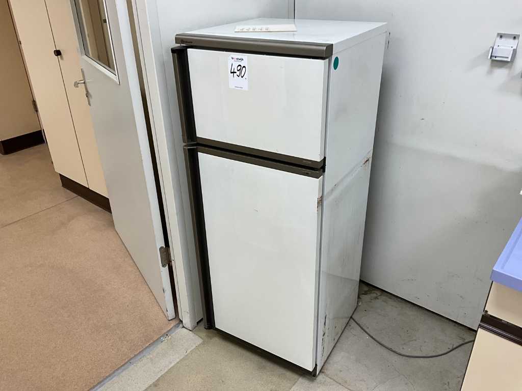 Bauknecht refrigerator with freezer compartment