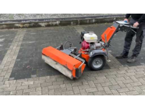 8f77d9e8-fb79-46f9-9b34-2b8c7fdc9bc2.mp4