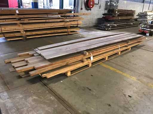 Grinzi ?i scânduri din lemn tare ?i molid (30x)