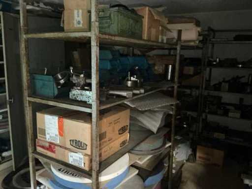 Profielstalen rek met inhoud (2x)