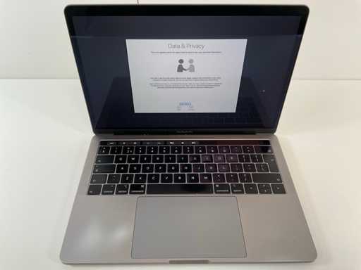 Apple MacBook Pro 13,3”, Core(TM) i7 8th Gen, 16 GB RAM, 251 GB NVMe Laptop