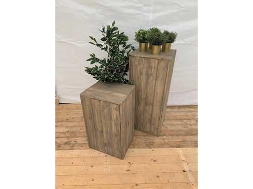 Satz aus Holzsäulen – Dekoration 