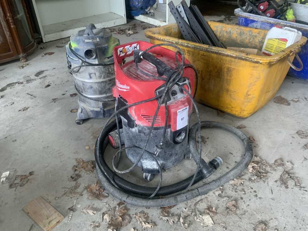 Industrial vacuum cleaners (2x)