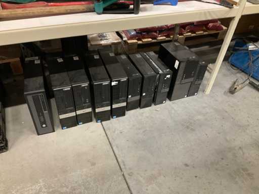 Différents ordinateurs de bureau (10x)