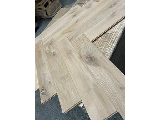 53,36 m² Parchet masiv stejar heringbone 15mm