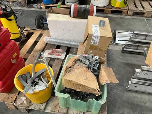 Batch of various roofer equipment