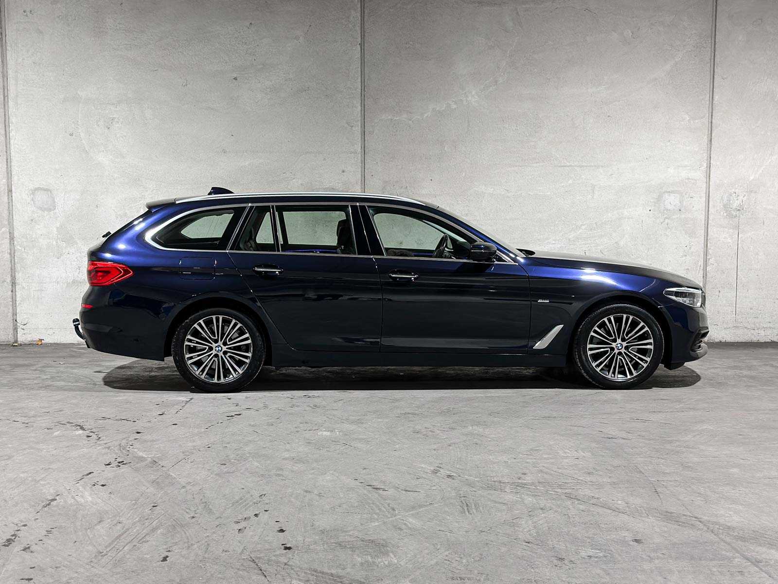 BMW 520i Touring High Executive Sport-Line 5-serie 184pk 2019, XG-208-V