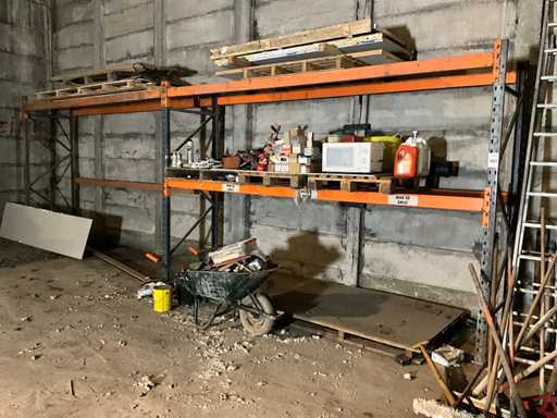 Pallet racking with content