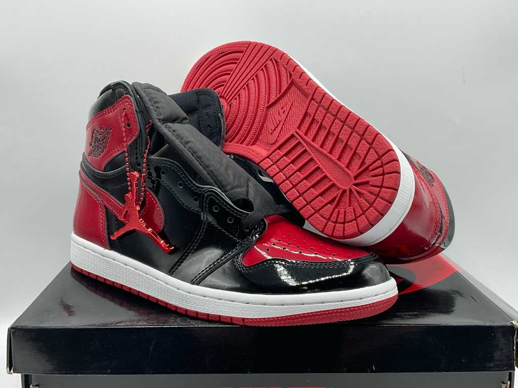 Nike Jordan 1 Retro High OG Baskets Patent Bred 41