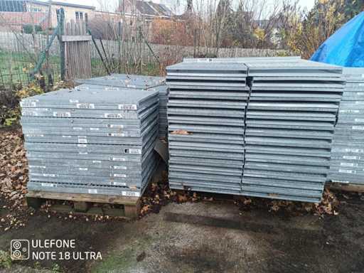 Beaucoup d’étagères modulaires