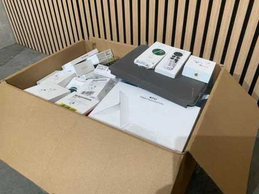 Apple-Zubehör (ca. 100 PCs).