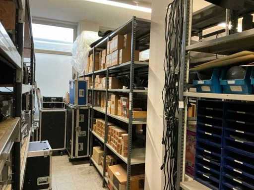 Lagerregal ohne Inhalt