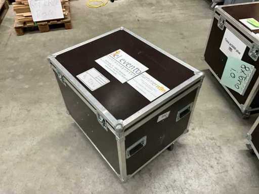 Mit 4 Stück toño pc 2000 Stufenlinse Scheinwerfer, Transportcase Deckel zum aufklappen, sehr guter Zustand Aufteilung 6-fach, groß.