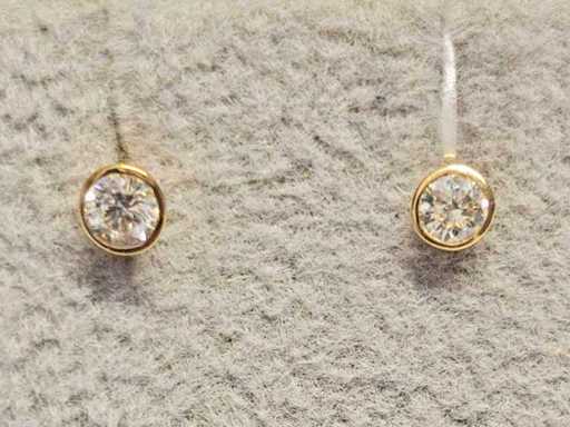 18 KT Yellow gold Earring With Natural Diamond