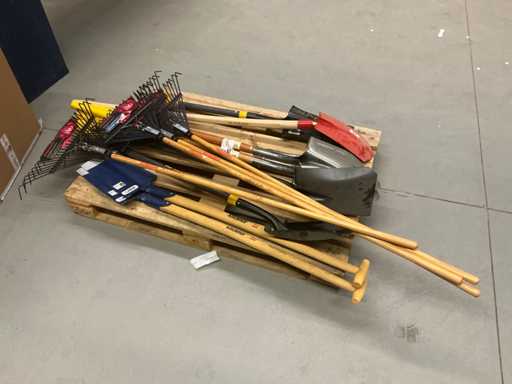 Schep, schop en hark, zo goed als nieuw