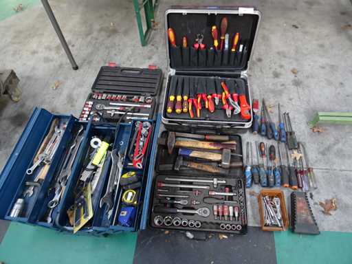 Lotto di utensili manuali