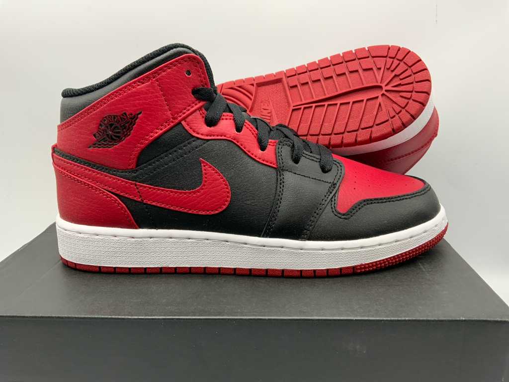Nike Air Jordan 1 Mid Czarny/Siłownia Czerwono-Białe Trampki 38.5