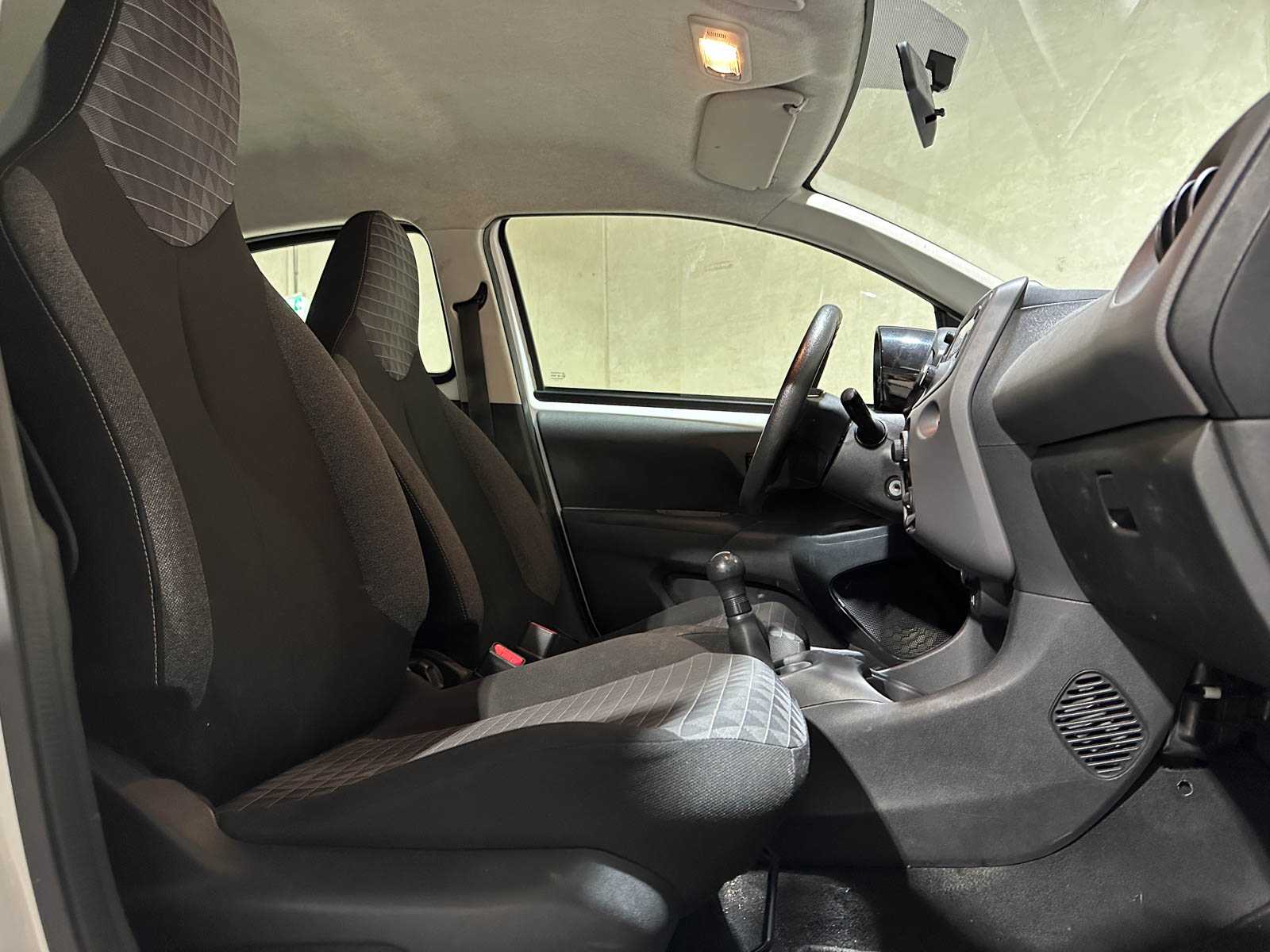 Peugeot 108 1.0 e-VTi Active 71pk 2021 (Origineel-NL + 1e eigenaar), N-570-KN 