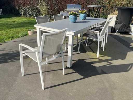 Terrastafel en stoelen