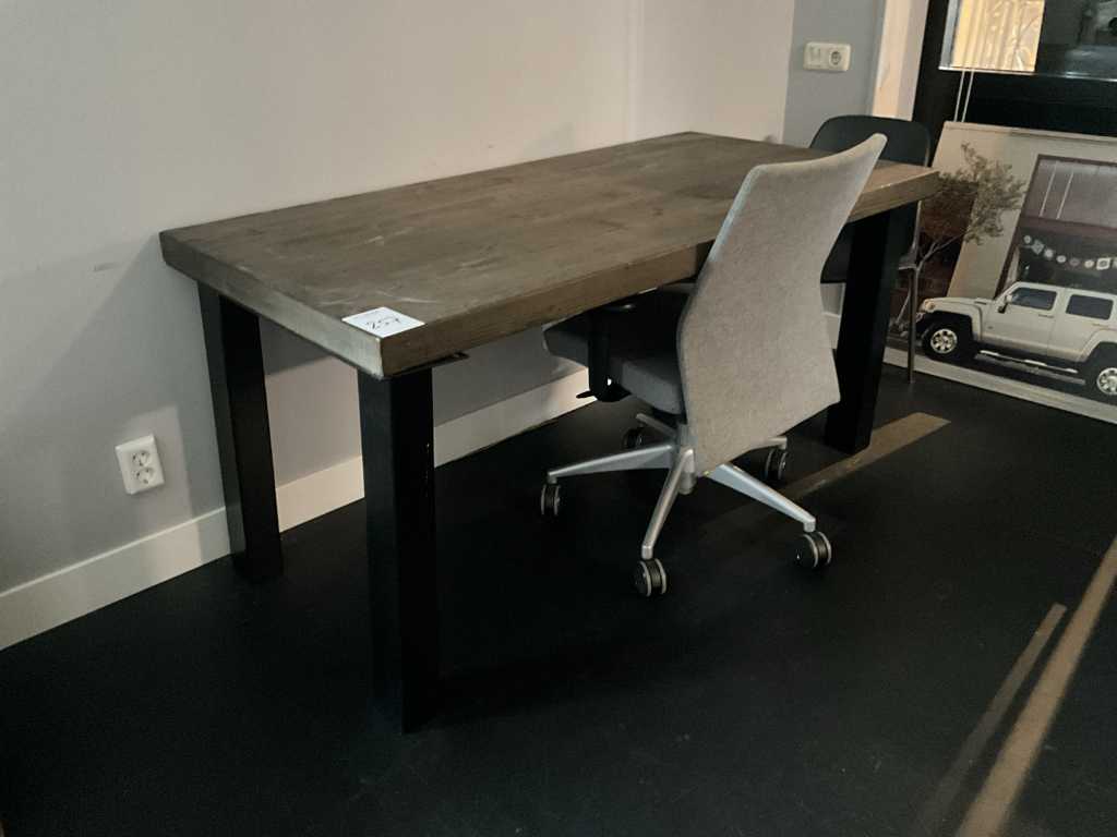 Stół biurowy z krzesłem